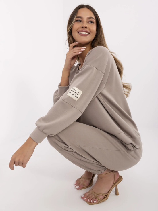 Stílusos sötétbézs színű szett