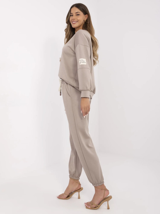 Stílusos sötétbézs színű szett