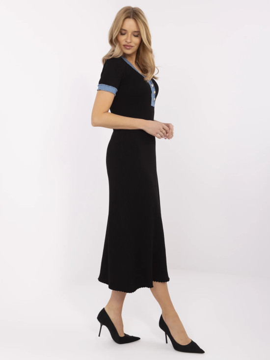 Elegáns midi ruha rövid ujjakkal