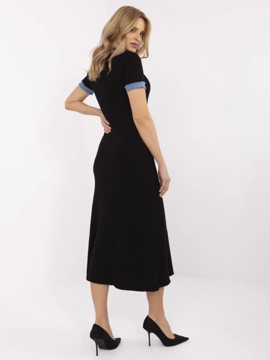 Elegáns midi ruha rövid ujjakkal