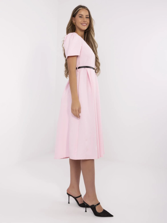 Elegáns midi ruha világos rózsaszínben