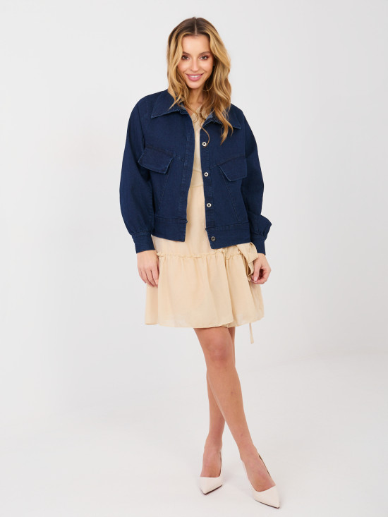 Bézs színű átkötős koktélruha applikációval