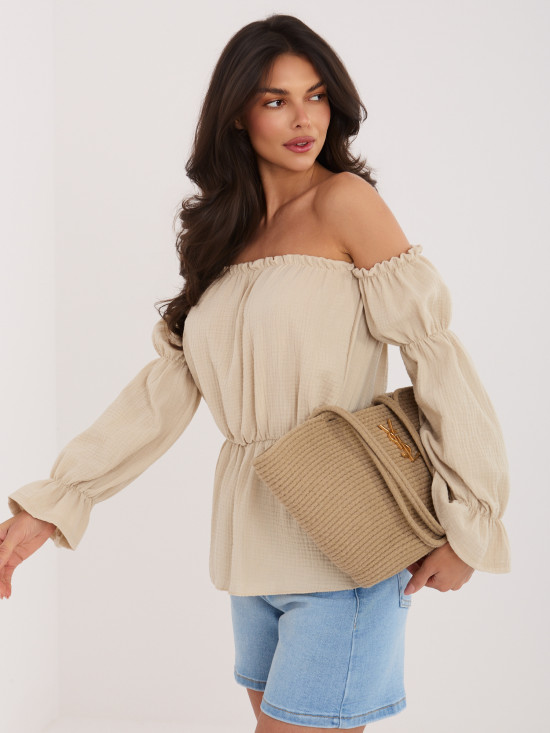 Bézs színű nyitott vállú blúz