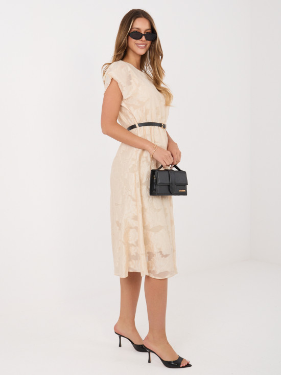 Bézs színű bővülő midi ruha övvel