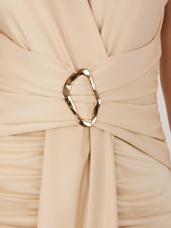 Bézs színű elegáns midi ruha átlapolt dekoltázzsal