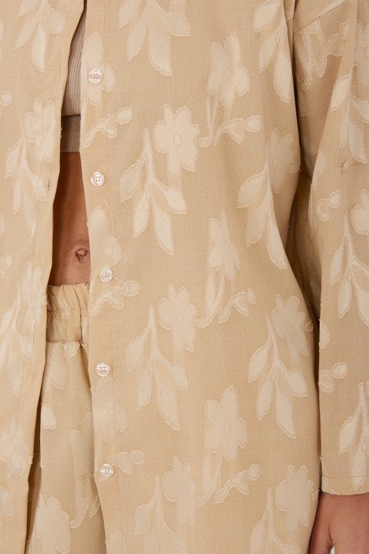 Bézs színű szett inggel és nadrággal