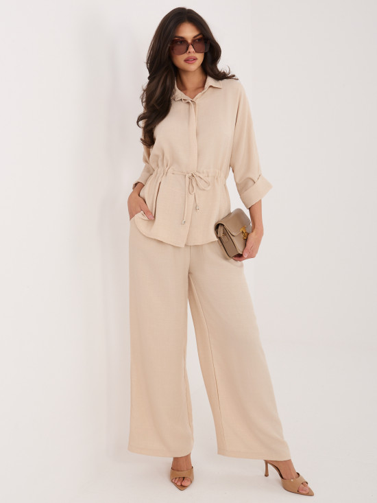 Bézs színű szett inggel és bő szárú nadrággal
