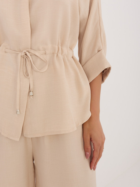 Bézs színű szett inggel és bő szárú nadrággal