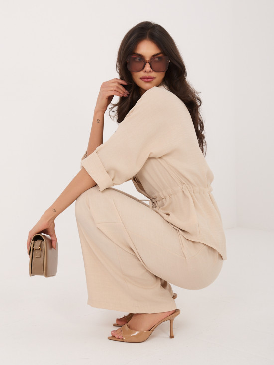 Bézs színű szett inggel és bő szárú nadrággal