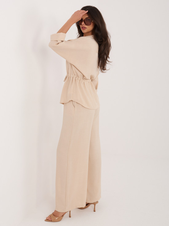 Bézs színű szett inggel és bő szárú nadrággal