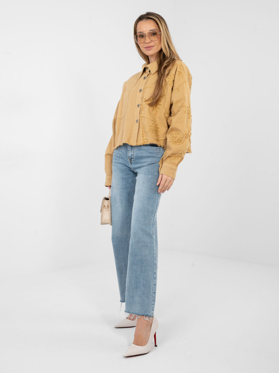 Rövid barna farmerdzseki virágos applikációval