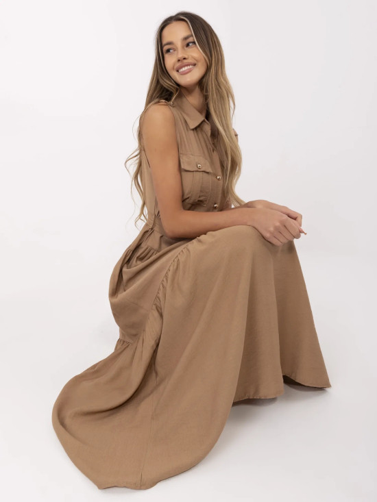 Elegáns maxi ruha fodrokkal - camelbarna színű