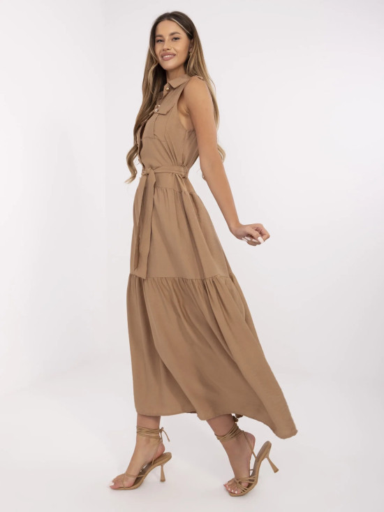 Elegáns maxi ruha fodrokkal - camelbarna színű