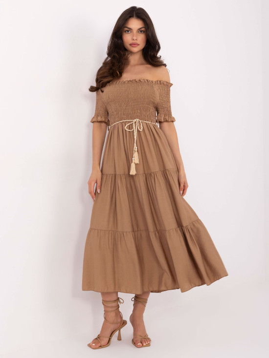 Camelbarna színű off-shoulder fazonú midi ruha