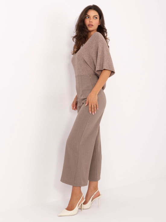 Elegáns sötétbézs színű nadrág magas derékkal