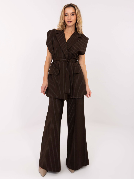 Elegáns barna csíkos mellény övvel