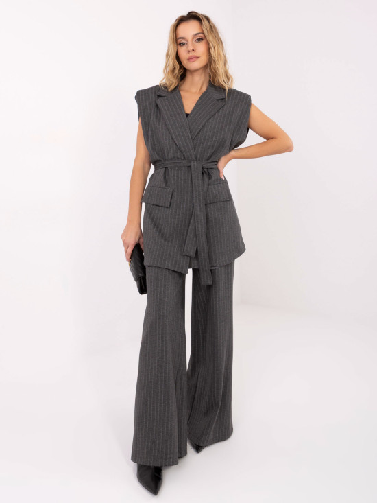 Elegáns szürke csíkos mellény övvel