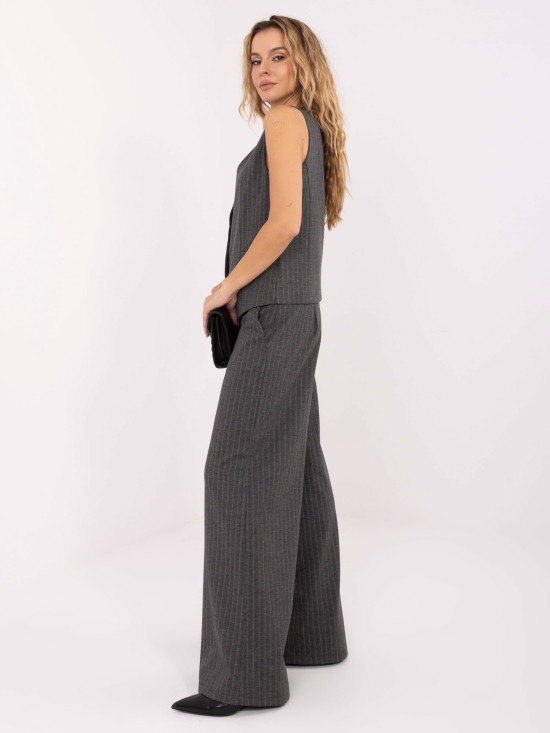 Elegáns, bő szárú csíkos nadrág, sötétszürke színben