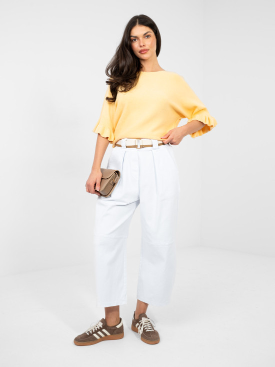 Elegáns pulóver 3/4-es ujjakkal és fodorral - sárga színű