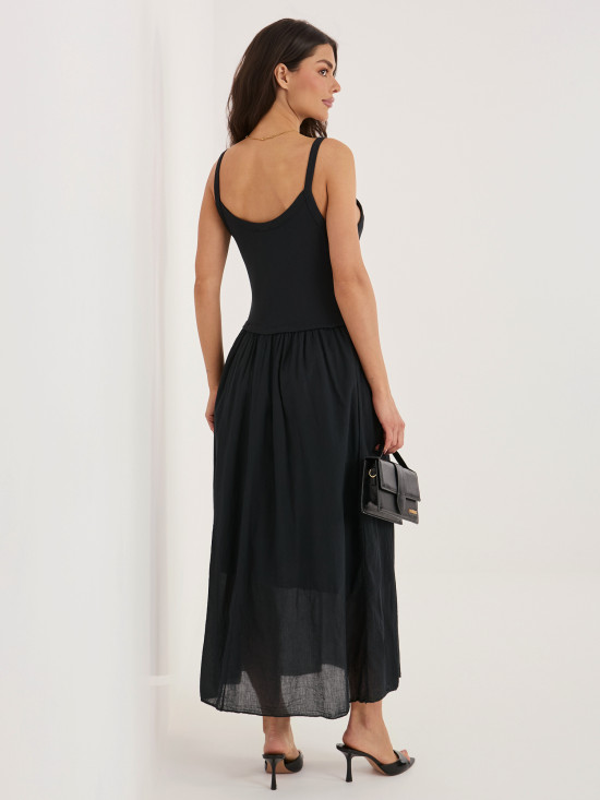 Fekete színű maxi nyári ruha vállpánttal