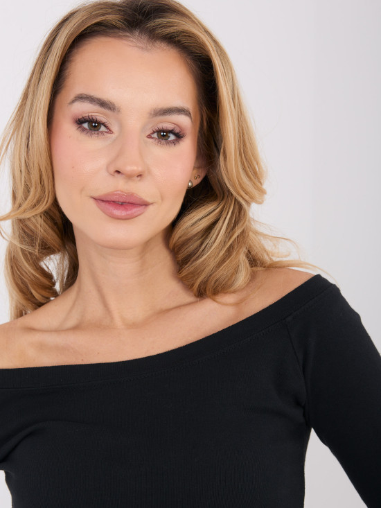 Fekete pamut blúz vállakat szabadon hagyó fazonnal