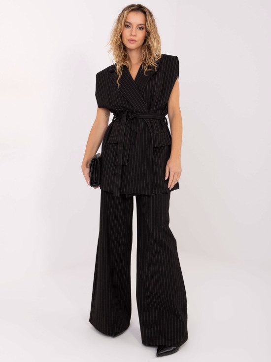 Elegáns fekete csíkos mellény övvel