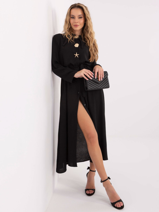 Fekete, bővülő fazonú midi ruha övvel és brossal