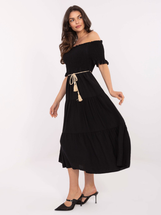 Fekete színű off-shoulder fazonú midi ruha