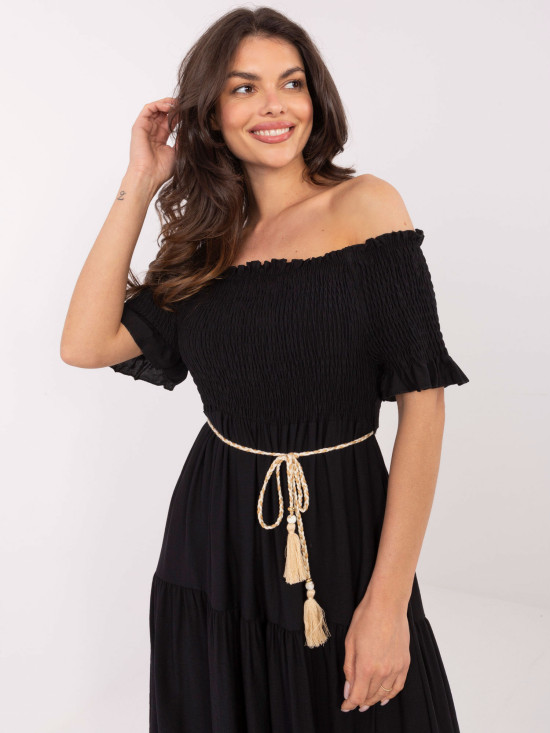 Fekete színű off-shoulder fazonú midi ruha