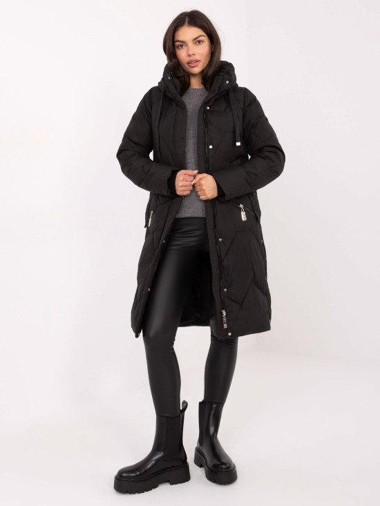 Hosszú fekete színű steppelt kabát kapucnival