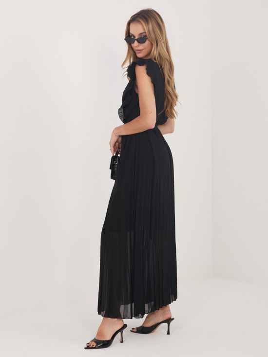 Fekete színű bővülő midi ruha övvel