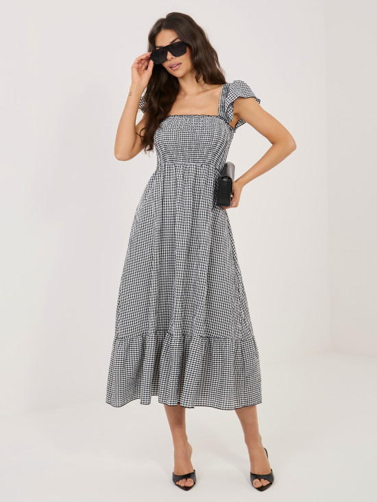 Fekete színű midi ruha fodorral és kockás mintával