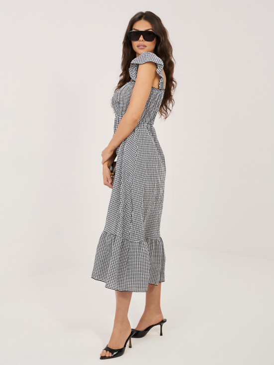 Fekete színű midi ruha fodorral és kockás mintával