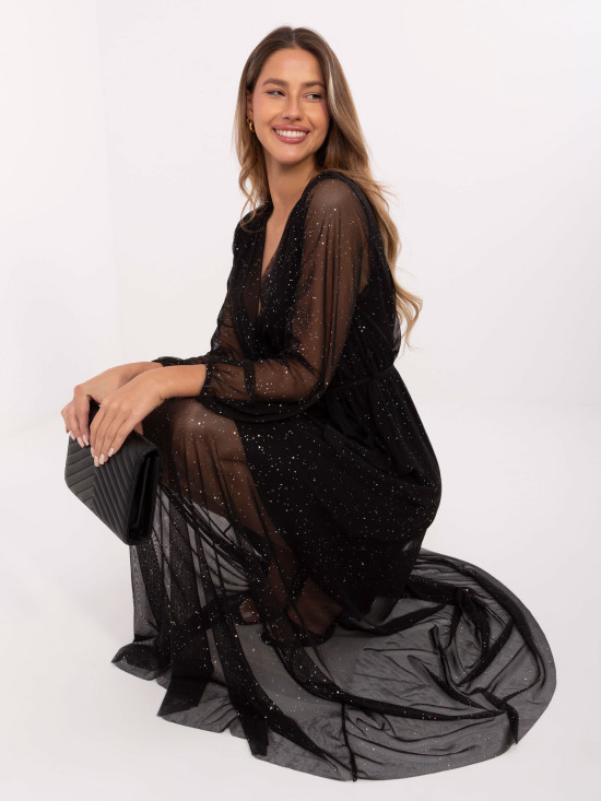 Fekete színű maxi ruha övvel és applikációval