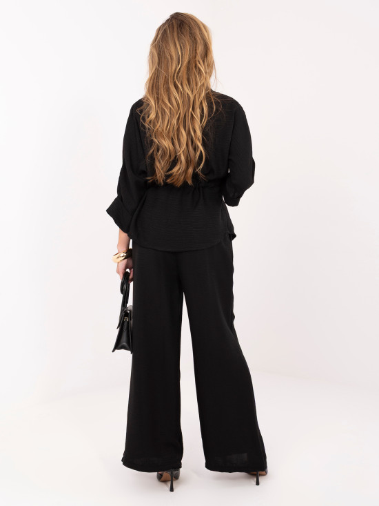 Elegáns fekete színű ing és bő szárú nadrág szett