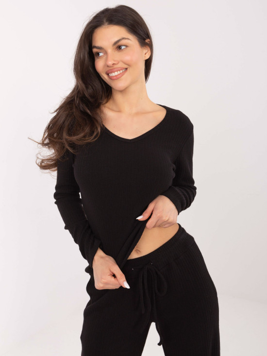 Fekete bordázott V-nyakú pulóver