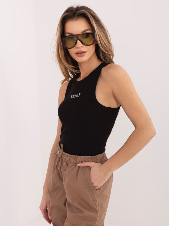 Fekete színű pamut top hímzéssel és felirattal
