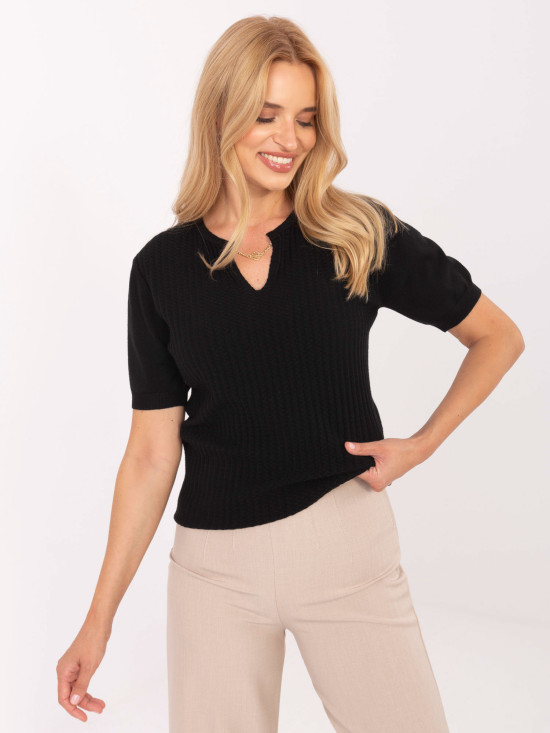 Elegáns fekete színű pulóver rövid ujjakkal