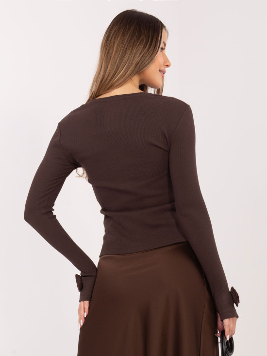Barna színű bordázott hosszú ujjú blúz