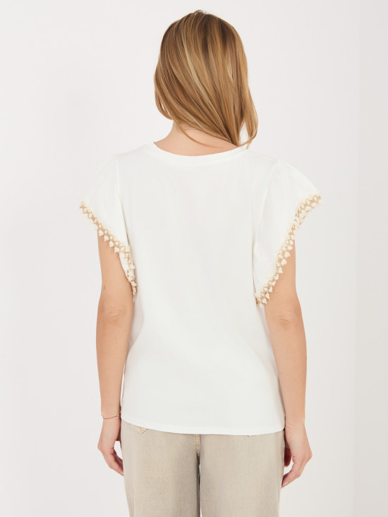 Fehér blúz applikációval