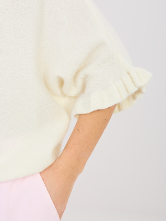 Ekrü pulóver 3/4-es ujjal és fodorral