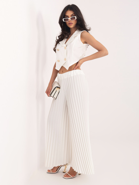 Elegáns ekrü színű szett – mellény és nadrág