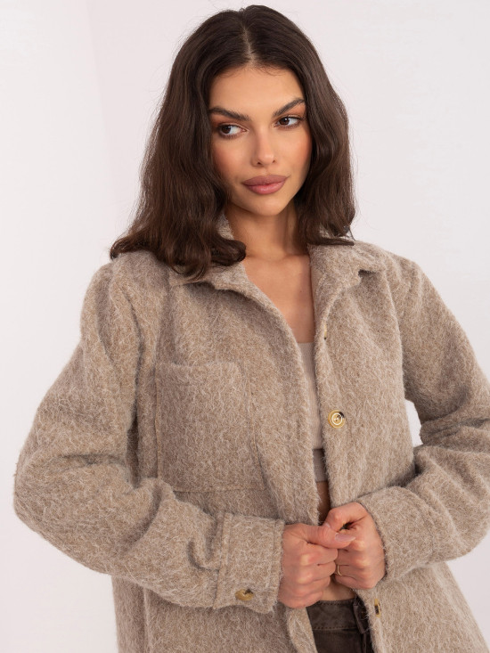 Sötétbézs színű átmeneti dzseki gallérral és zsebekkel