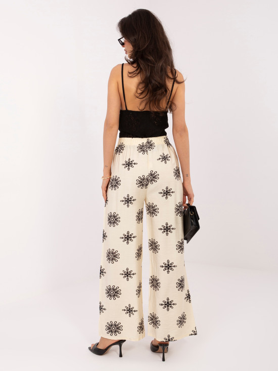 Bézs színű palazzo nadrág övvel