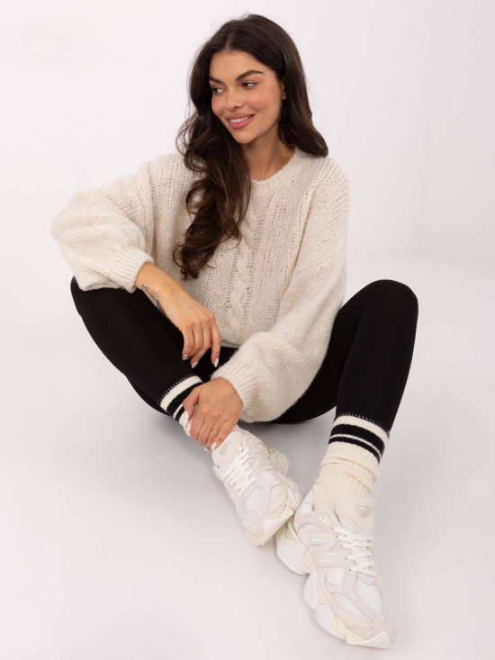 Bézs színű pulóver kerek nyakkivágással