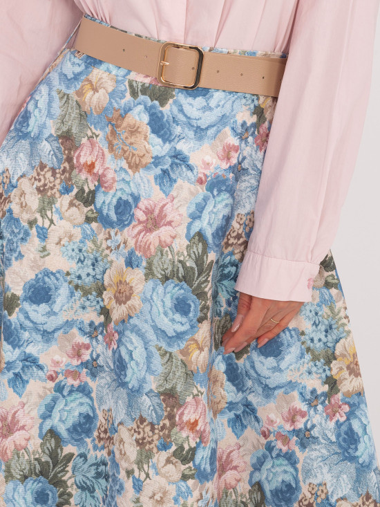 Elegáns virágmintás midi szoknya övvel - világoskék színű