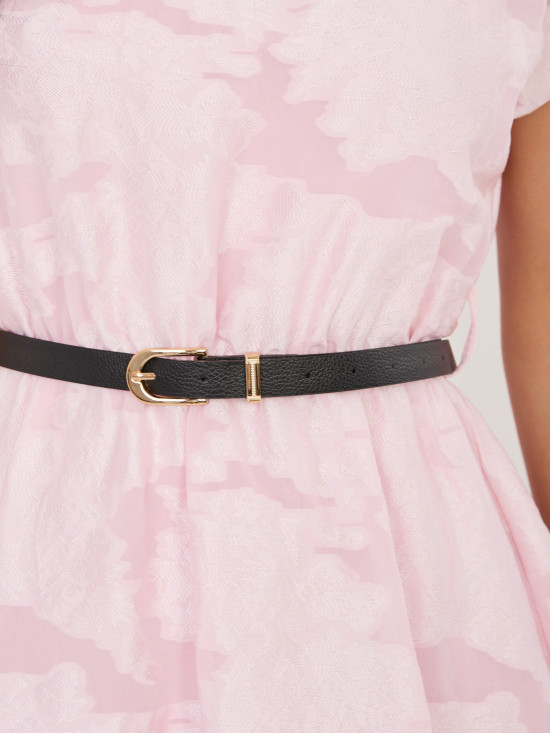 Világos rózsaszínű bővülő midi ruha övvel