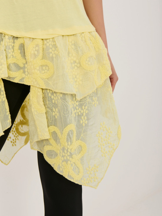 Sárga pamut blúz fodorral és hímzéssel