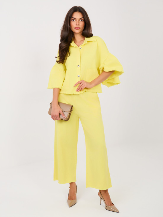 Rövid sárga farmerdzseki fodorral és 3/4-es ujjal