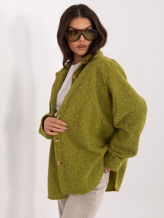 Olivazöld színű átmeneti dzseki gallérral és zsebekkel